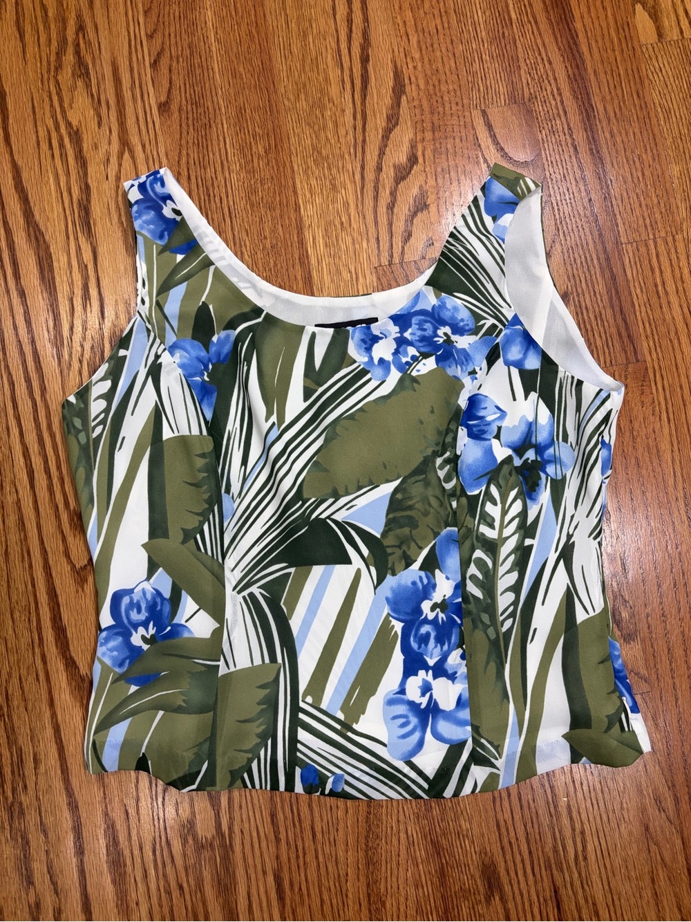 Kasper Olive Green & Blue Tropical Print Scoop Neck Camisole (12) - Picture 2 of 9